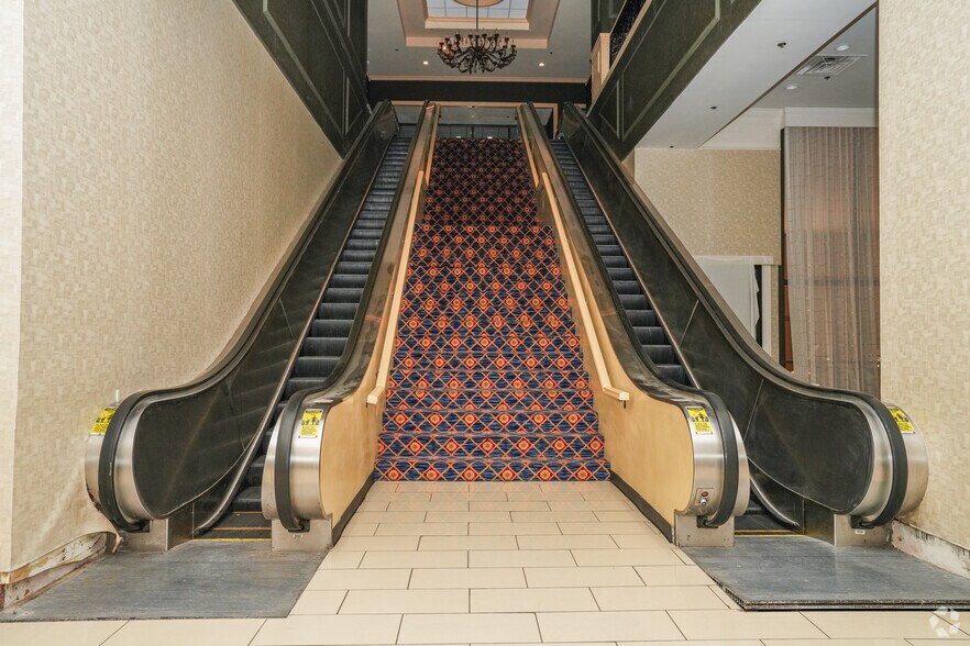 More Photos Of 200 E Amite St, Jackson Hotel For Sale