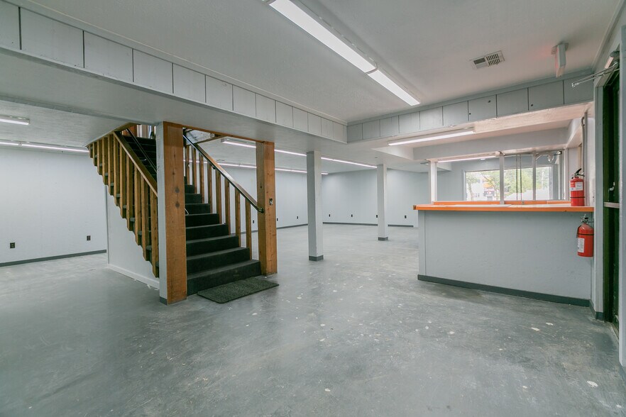 More Photos Of 1116 W Highway 76, Branson General Retail For Lease