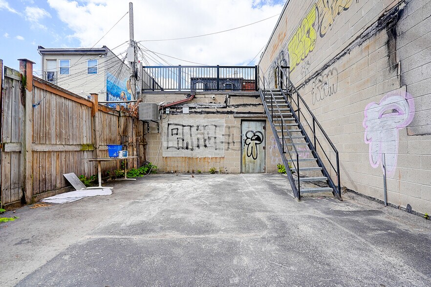 More Photos Of 349 Spadina Av, Toronto Storefront Retail Residential For Sale