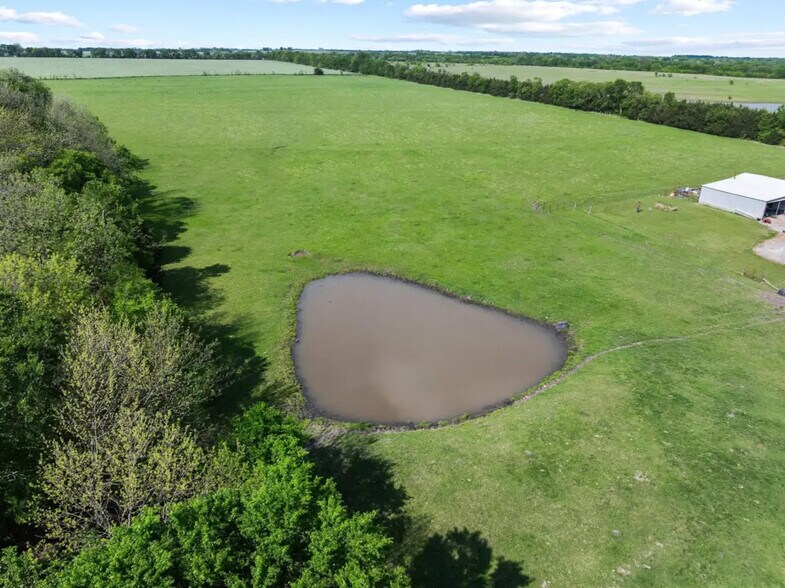 More Photos Of 14143 FM 697, Whitewright Office For Sale