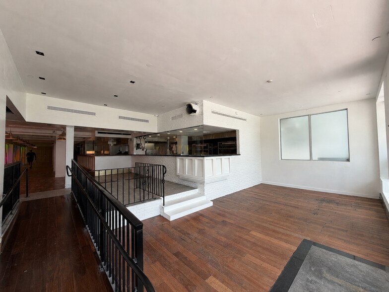 More Photos Of 1412 Ocean Dr, Miami Beach Restaurant For Lease