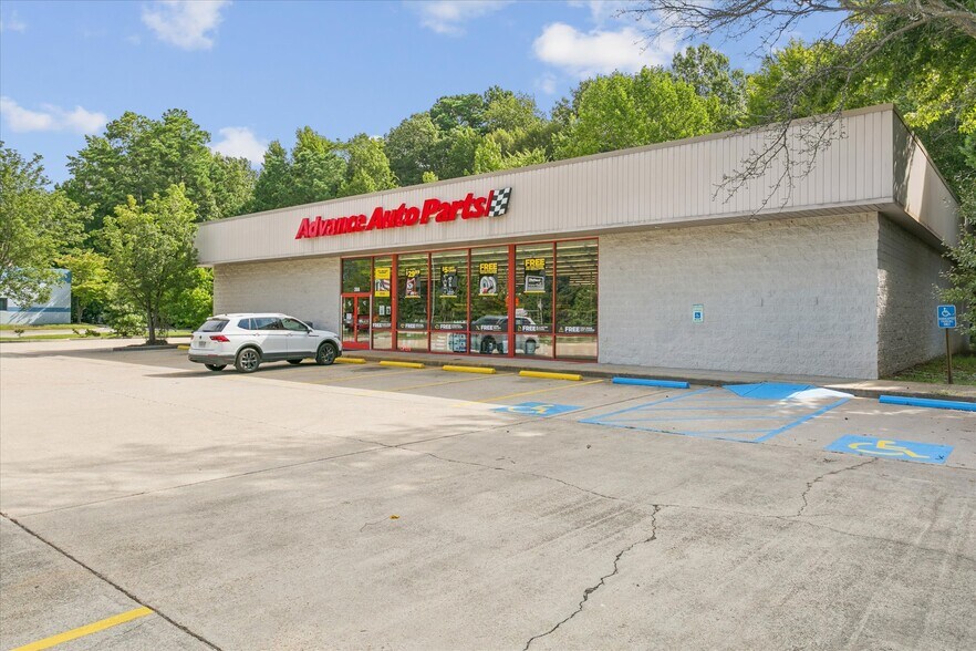 More Photos Of 398 Wythe Creek Rd, Poquoson Auto Repair For Sale