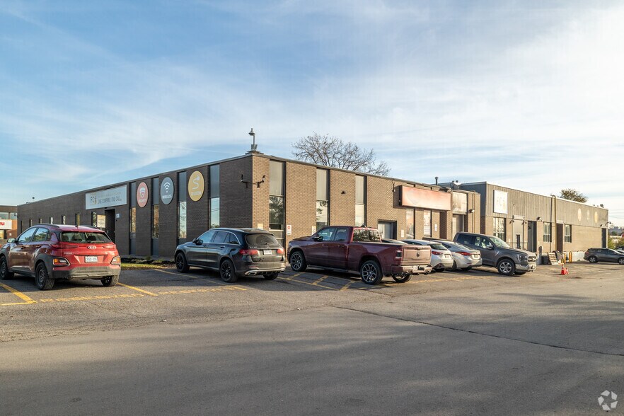 More Photos Of 920 Belfast Rd, Ottawa Flex For Lease