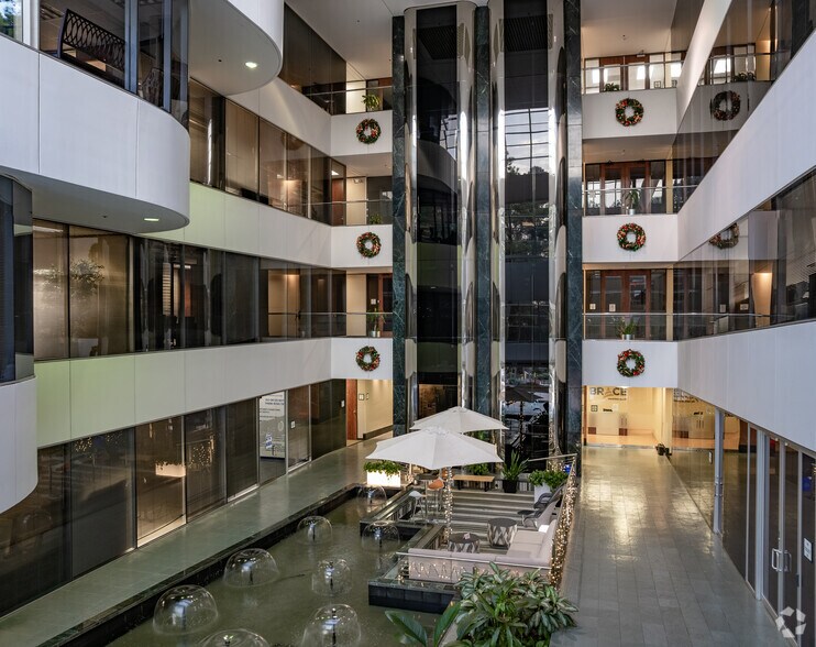 More Photos Of 14950 Heathrow Forest Pky, Houston Office For Lease