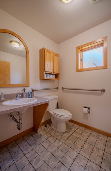 More Photos Of 890 N 2nd St, Lander Office For Sale