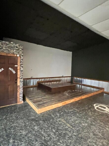 More Photos Of 612 Slater St, Kings Mountain Flex For Lease