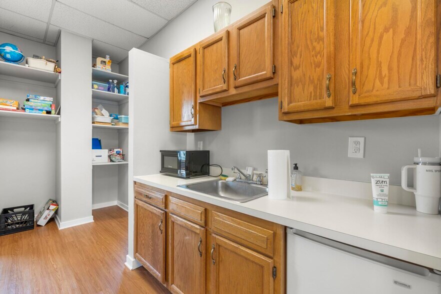 More Photos Of 151 Meadow St, Branford Storefront Retail Office For Lease