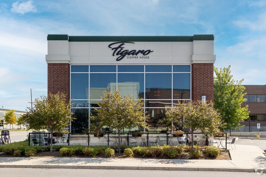 More Photos Of 590-650 Industrial Ave, Ottawa Storefront For Lease