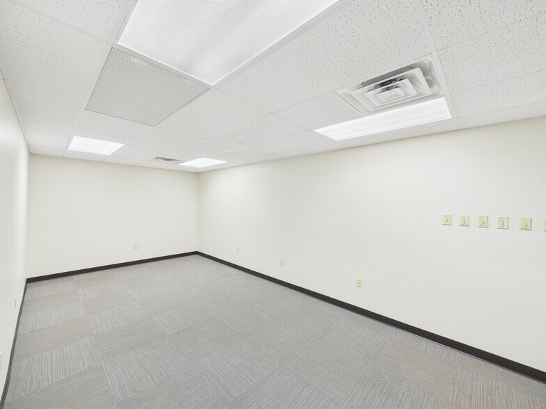 More Photos Of 2358 W 23rd St, Bellaire Land For Sale