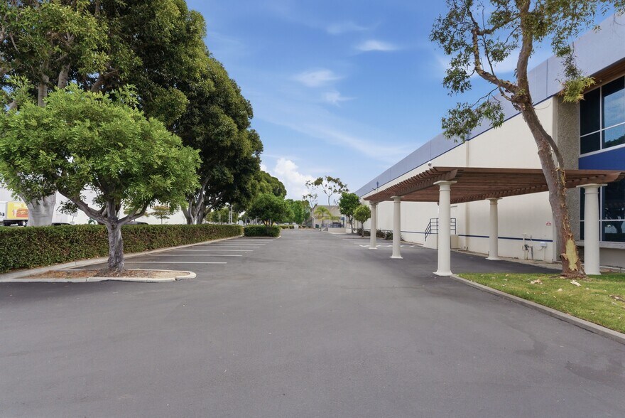 More Photos Of 11700 Monarch St, Garden Grove Warehouse For Sale