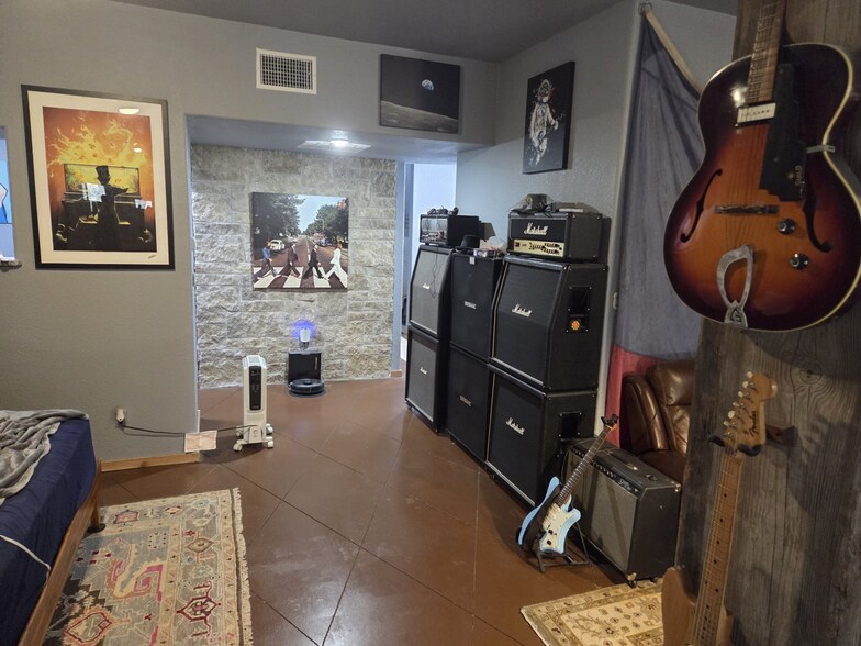 More Photos Of 3323 Hoffpauer Way, Sanger Loft Creative Space For Sale