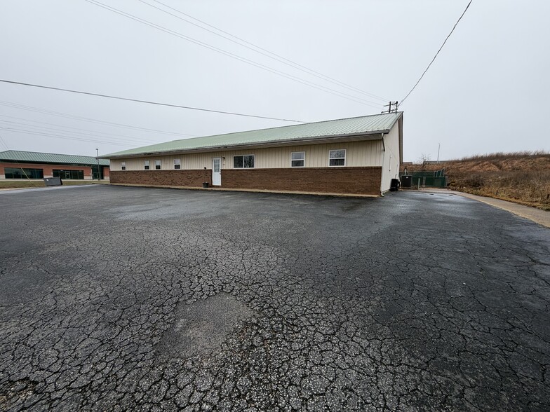 More Photos Of 100 Bosa Dr, Saint Robert Health Club For Sale