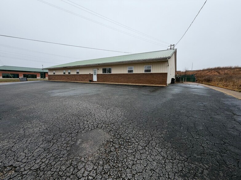 More Photos Of 106 Bosa Dr, Saint Robert Health Club For Sale