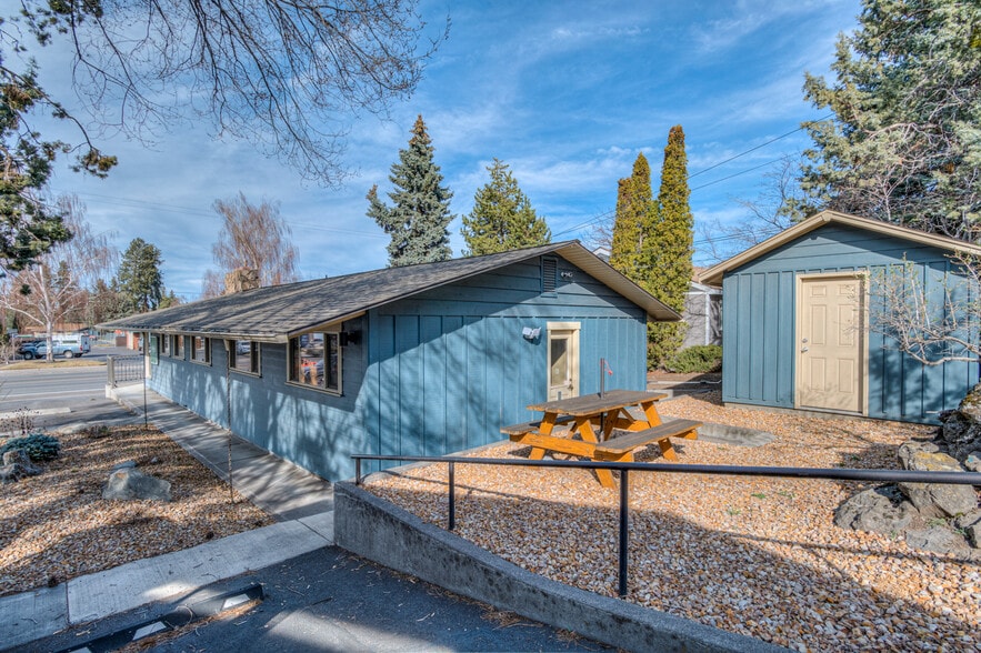 More Photos Of 525 NE Greenwood Ave, Bend Office For Sale