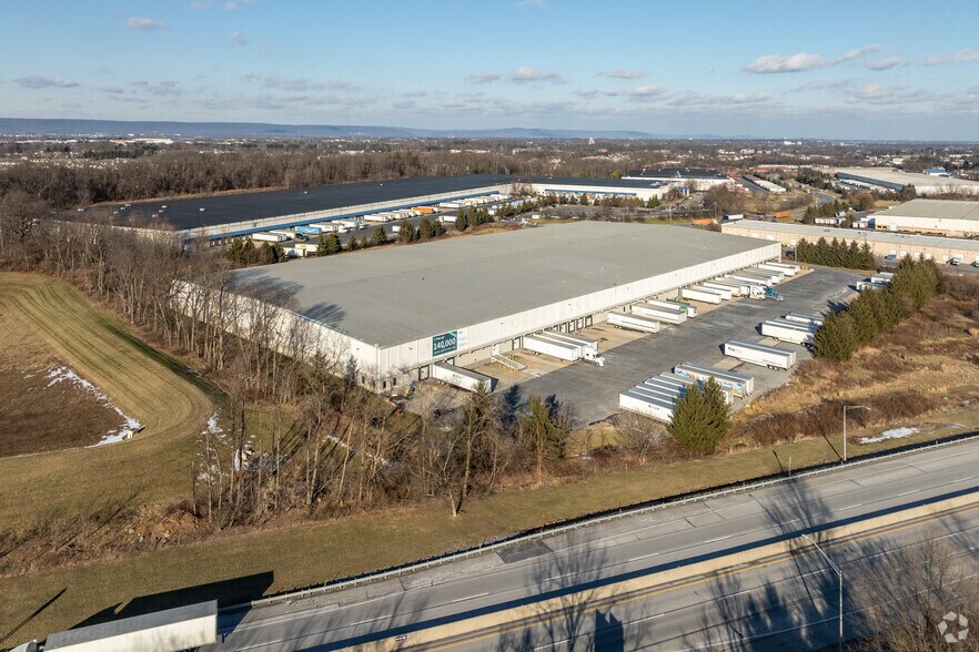 More Photos Of 355 Independence Ave, Mechanicsburg Warehouse For Lease