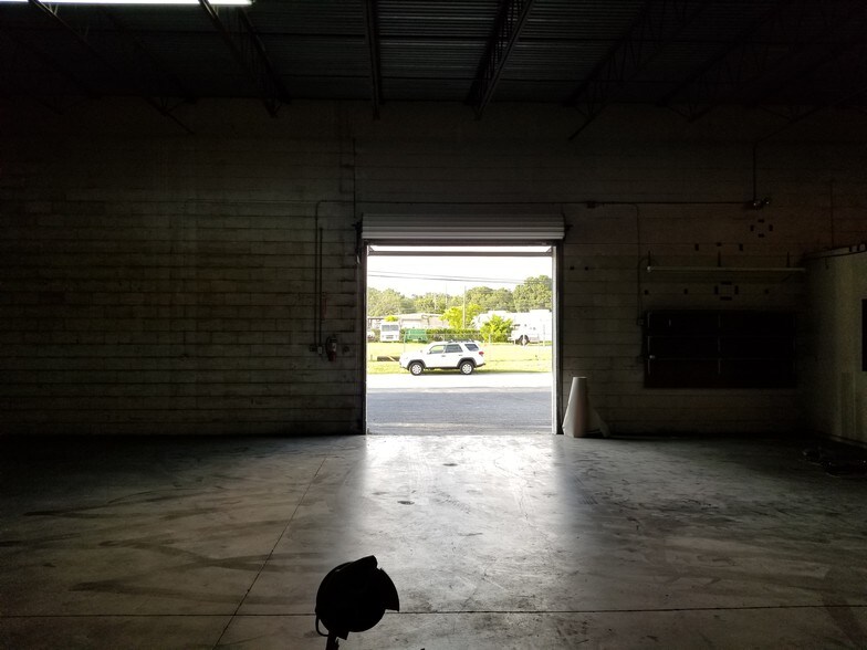 More Photos Of 3667-3691 46th Ave N, Saint Petersburg Manufacturing For Lease