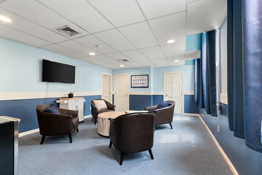 More Photos Of 7 Foster St, Wakefield Office For Sale