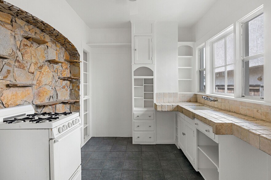 More Photos Of 724 Hermosa Ave, Hermosa Beach Apartments For Sale