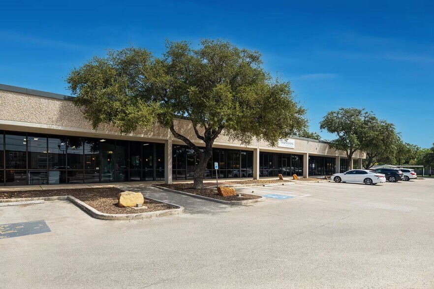 More Photos Of 9901 Broadway St, San Antonio Unknown For Lease