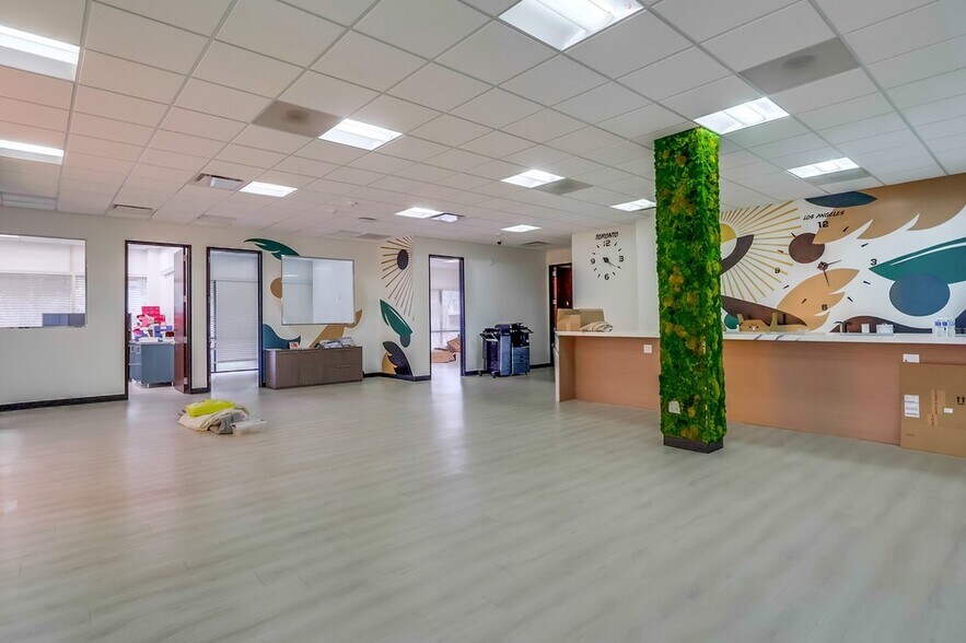 More Photos Of 5947-5951 Variel Ave, Woodland Hills Office For Sale