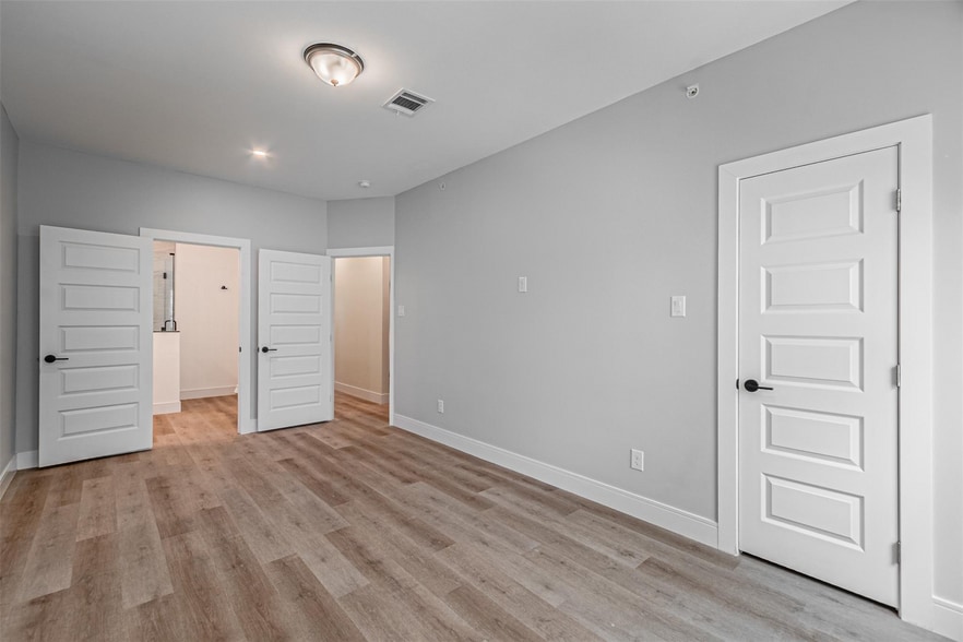 More Photos Of 2376 Longhorn St, Dallas Apartments For Sale