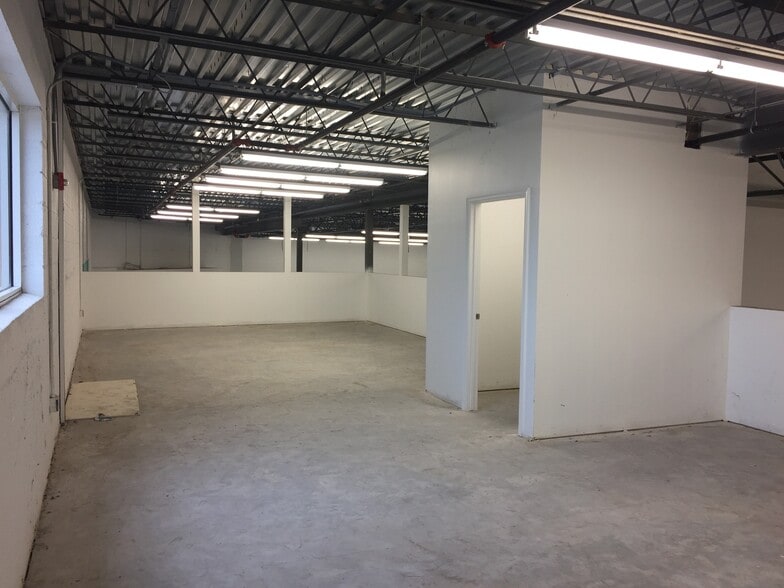More Photos Of 801-893 Kings Hwy, Fort Pierce Light Manufacturing For Lease