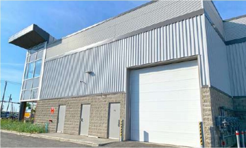 More Photos Of 115 Ch du Tremblay, Boucherville Warehouse For Lease