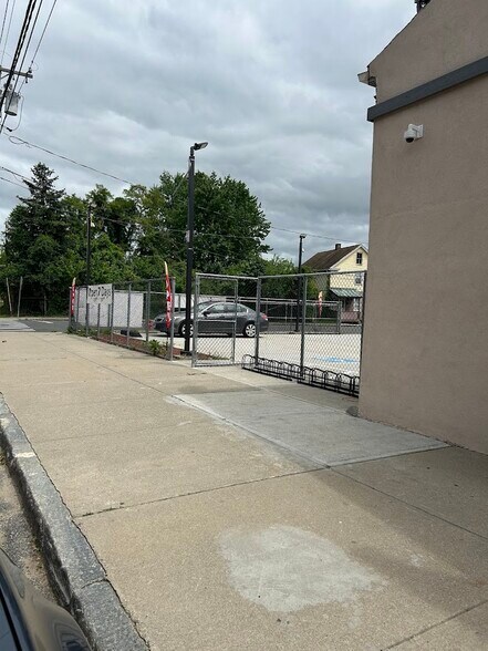 More Photos Of 40-42 Lyman St, Holyoke Freestanding For Lease