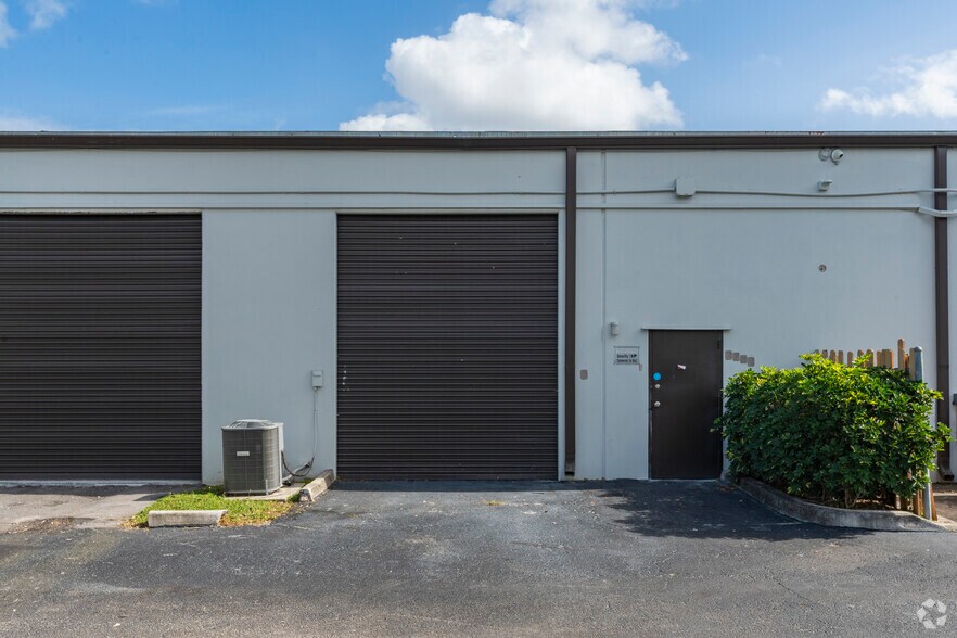 More Photos Of 6555 N Powerline Rd, Fort Lauderdale Light Manufacturing For Lease
