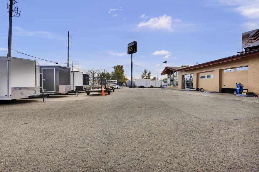 Primary Photo Of 4415 Ward Rd, Wheat Ridge Auto Repair For Lease