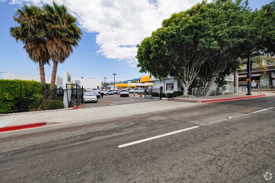 More Photos Of 1120 W Laurel St, San Diego Auto Dealership For Lease
