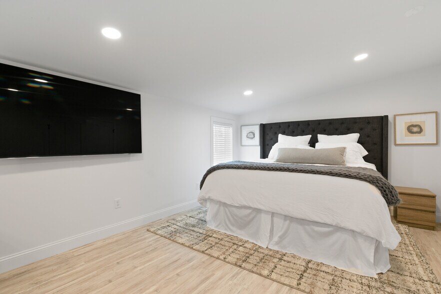 More Photos Of 44 Williams Ave, Mystic General Retail For Sale