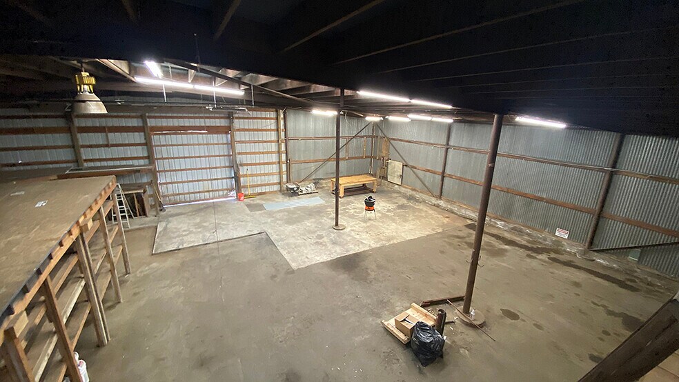 More Photos Of 203 E Chestnut St, Centralia Distribution For Sale