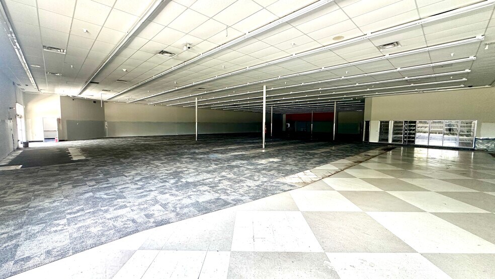 More Photos Of 1818 Philo Rd, Urbana Drugstore For Lease