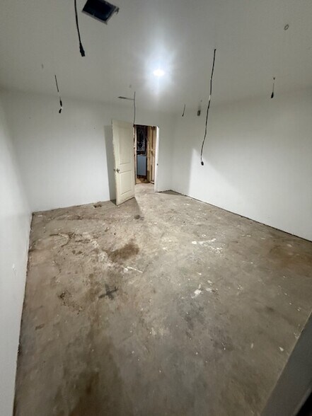 More Photos Of 5819 S Owasso Ave, Tulsa Warehouse For Lease