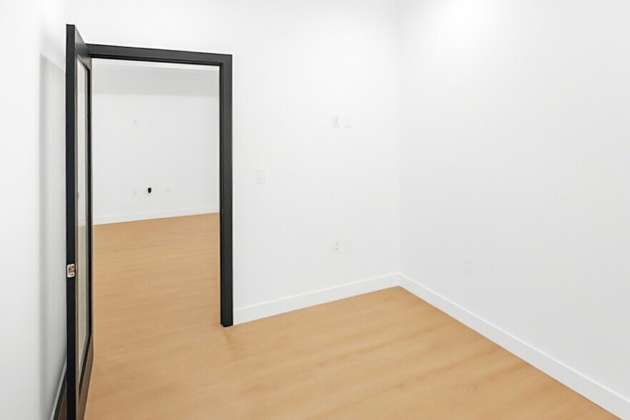 More Photos Of 14852 Ventura Blvd, Sherman Oaks Loft Creative Space For Lease