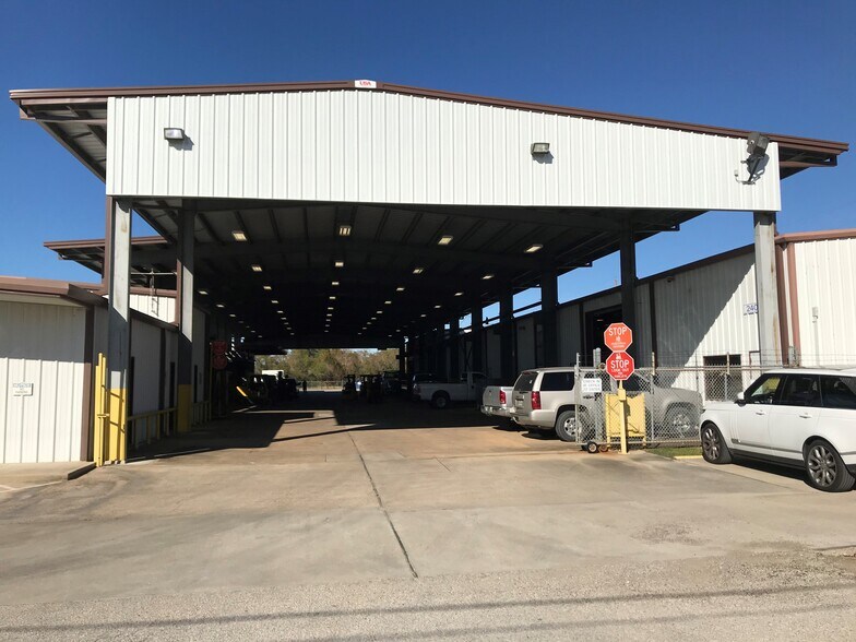 More Photos Of 2407 Wilson Rd, Humble Warehouse For Lease