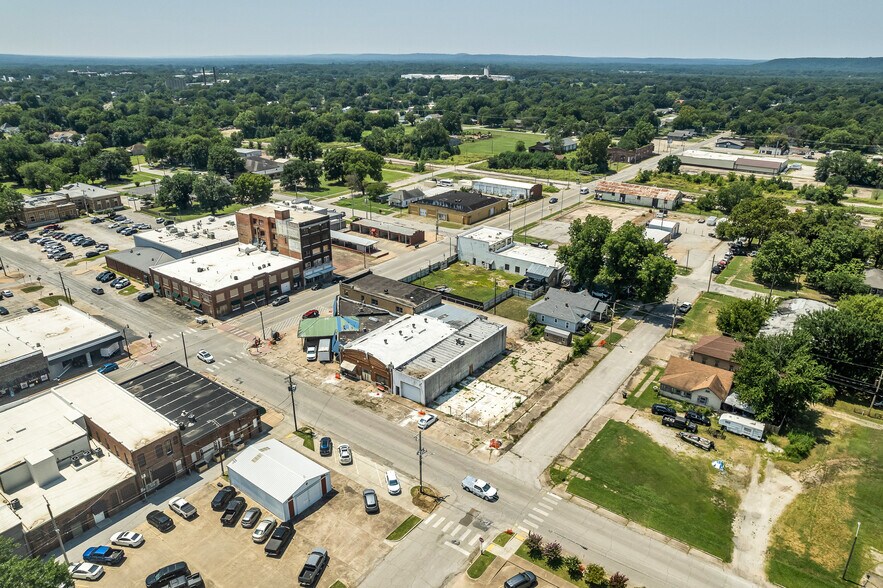More Photos Of 110 N Okmulgee Ave, Okmulgee Flex For Sale