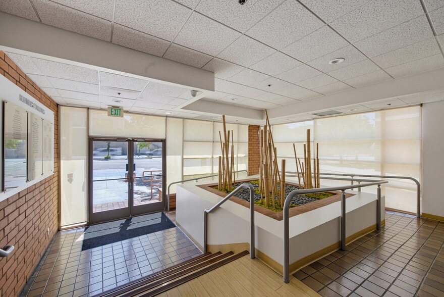 More Photos Of 10495 Santa Monica Blvd, Los Angeles Office For Sale