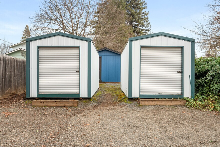 More Photos Of 858 NE A St, Grants Pass Office Residential For Sale