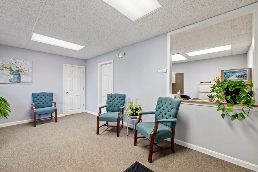 More Photos Of 214 Lake St, Bristol Office For Sale