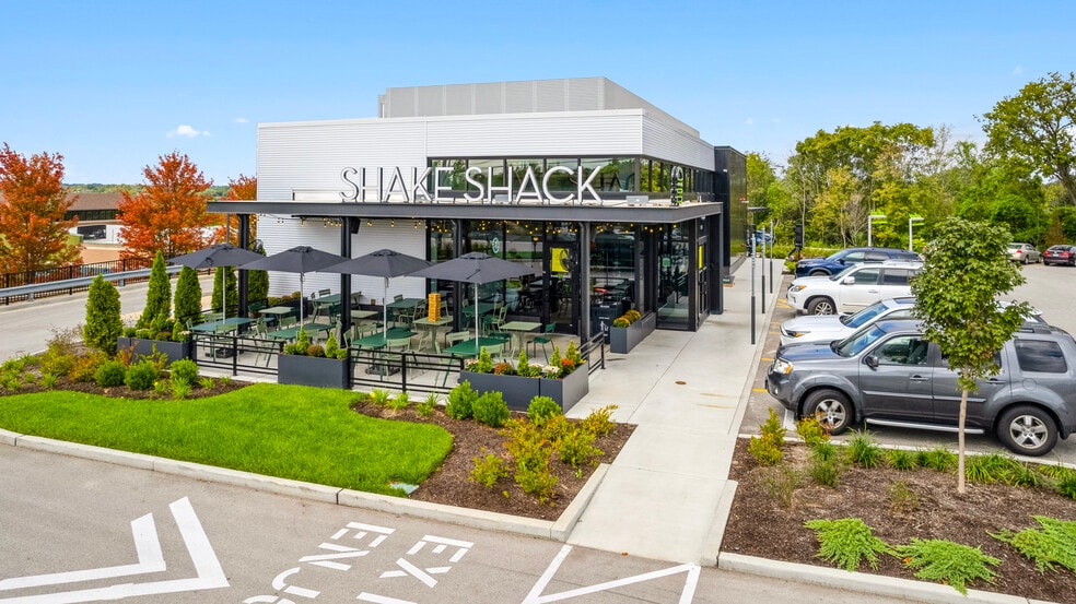 Primary Photo Of 13239 Manchester Rd, Des Peres General Retail For Sale