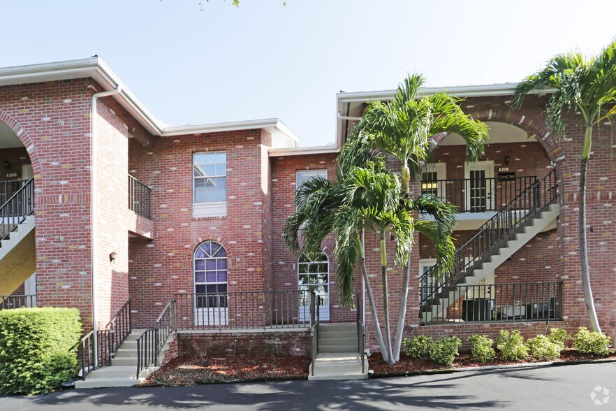 More Photos Of 501 Goodlette Rd, Naples Office For Lease