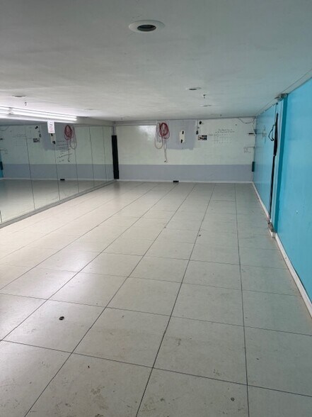 More Photos Of 2001-2011 Westchester Ave, Bronx Storefront For Lease