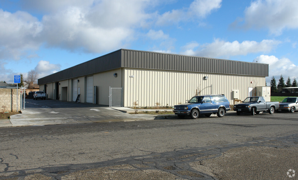 Primary Photo Of 1113 Dayton Ave, Clovis Warehouse For Lease