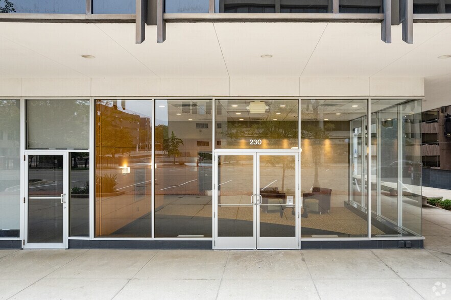 More Photos Of 230 N Washington Sq, Lansing Medical For Lease