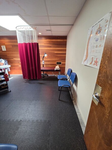 More Photos Of 4219-4221 S Alameda St, Los Angeles Office For Lease