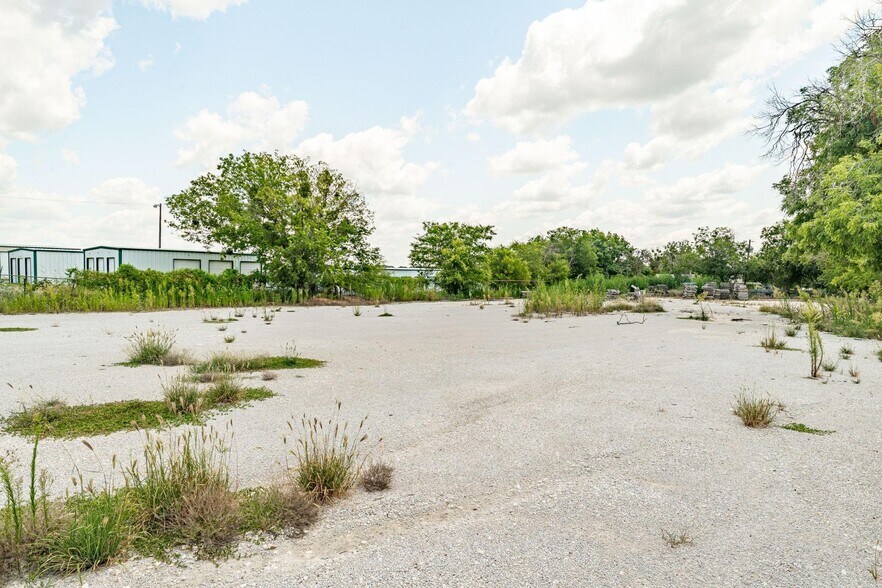 More Photos Of 1208 E Washington St, Stephenville Industrial For Sale