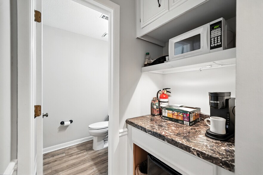 More Photos Of 11285 Elkins Rd, Roswell Office Residential For Sale