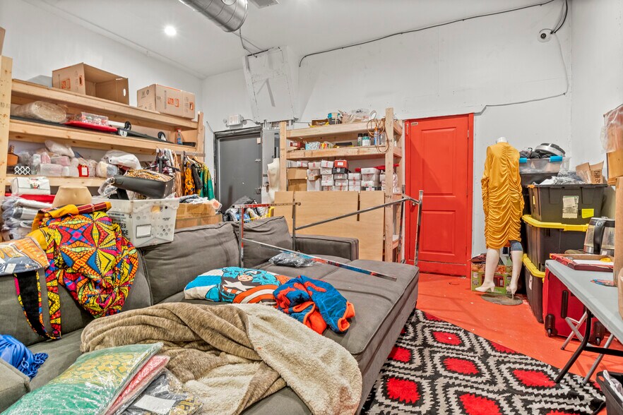 More Photos Of 26421 Plymouth Rd, Redford Storefront For Sale